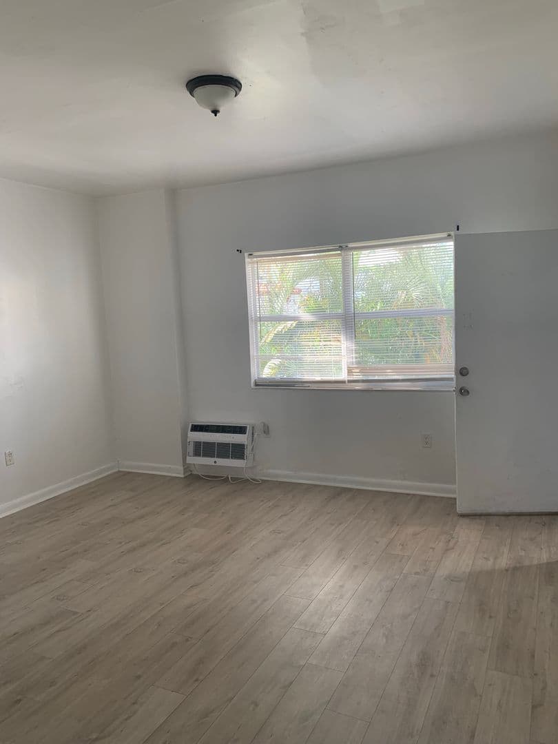 Miami Beach Apartment: 1350 Euclid Avenue