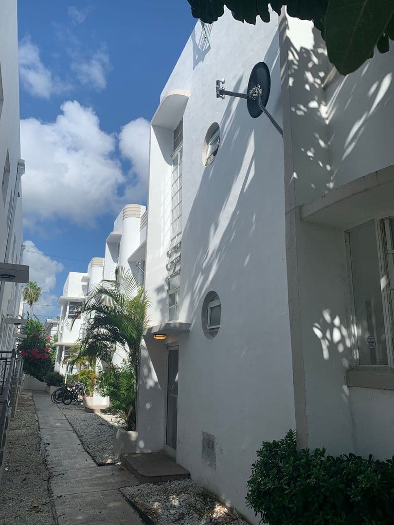Miami Beach Apartment: 1114 Euclid Avenue