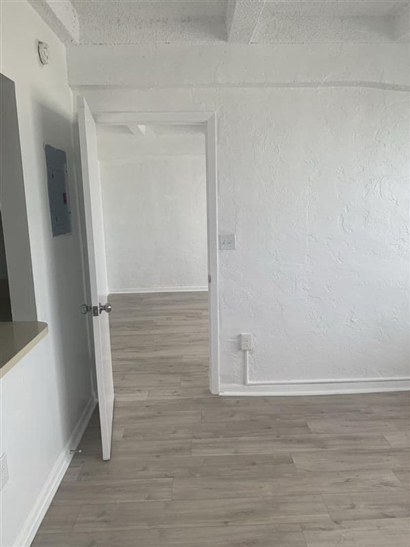 Miami Beach Apartment: 800 Washington Ave