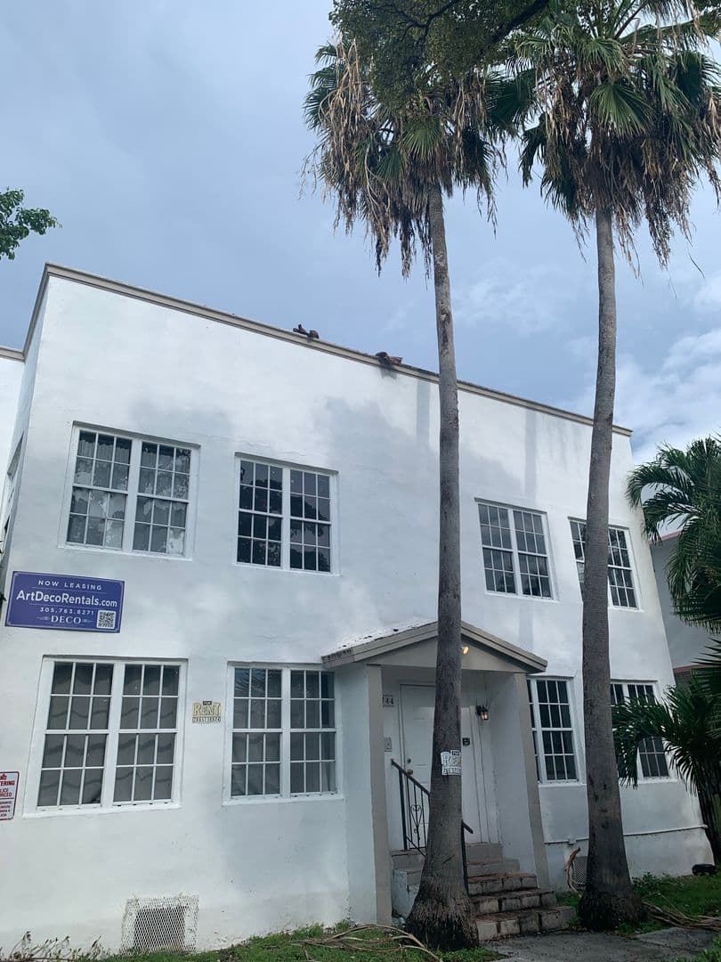 Miami Beach Apartment: 744 Jefferson Avenue