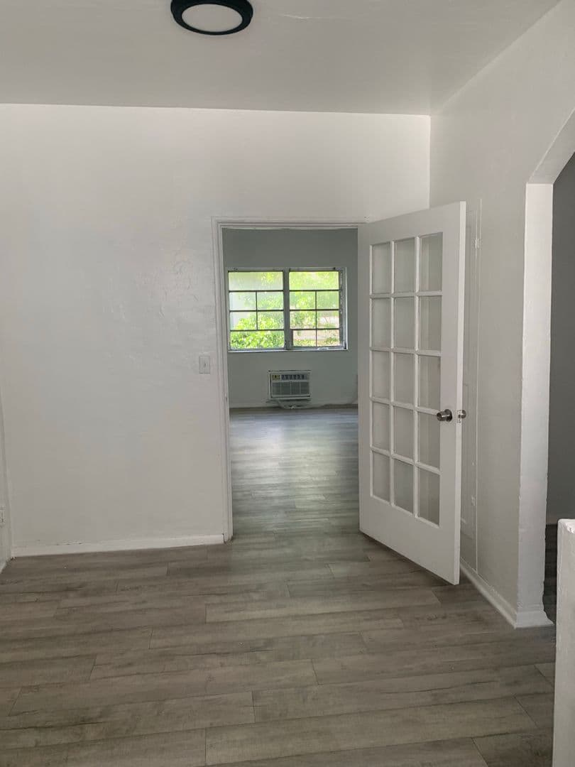 Miami Beach Apartment: 1350 Euclid Avenue
