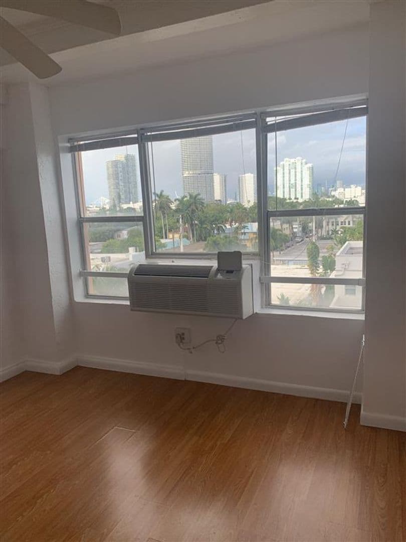 Miami Beach Apartment: 800 Washington Ave