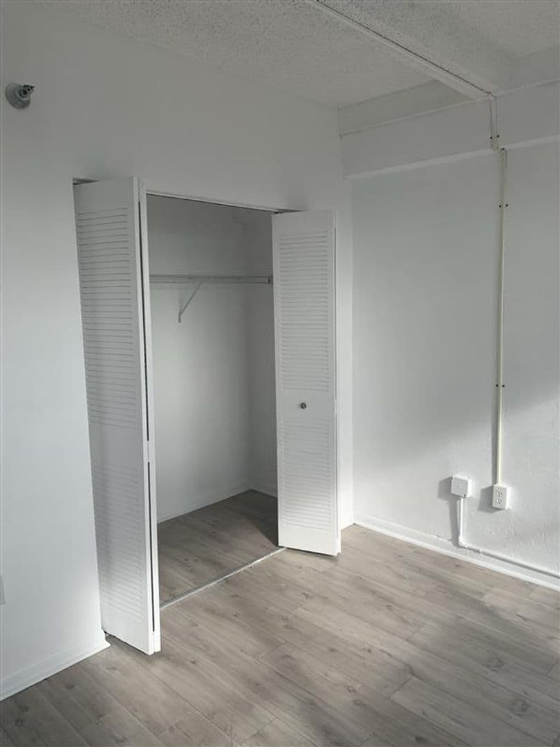 Miami Beach Apartment: 800 Washington Ave