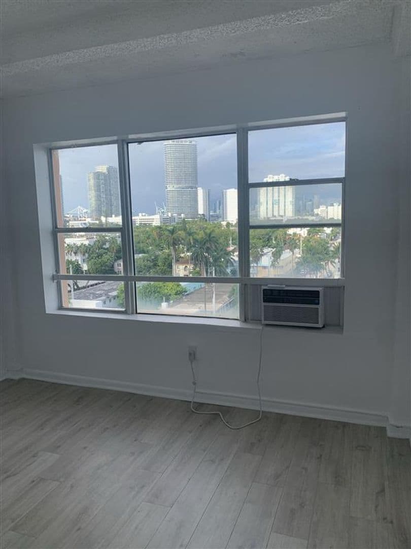 Miami Beach Apartment: 800 Washington Ave