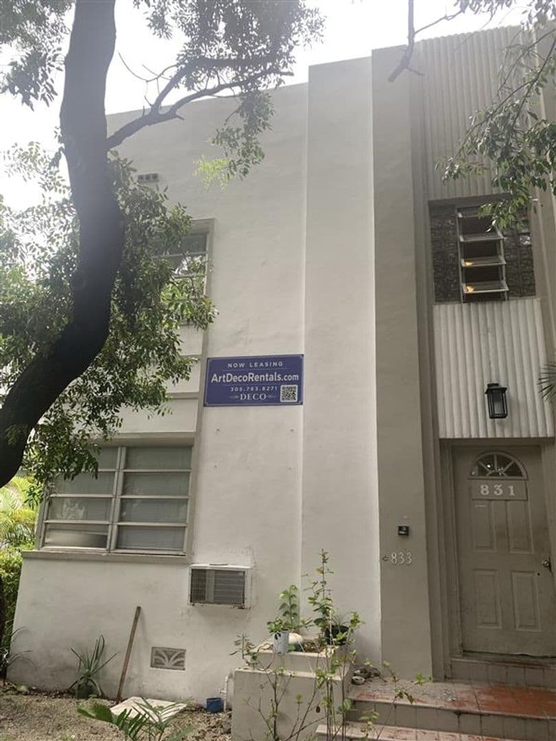 Miami Beach Apartment: 833 Meridian Avenue