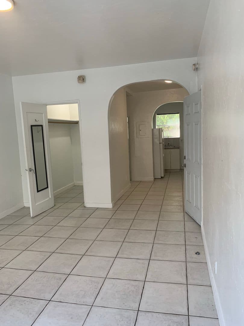 Miami Beach Apartment: 1006 8th Street
