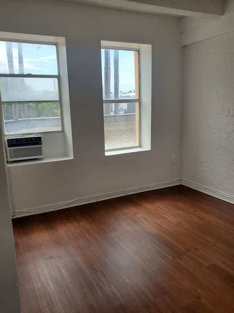 Miami Beach Apartment: 800 Washington Ave