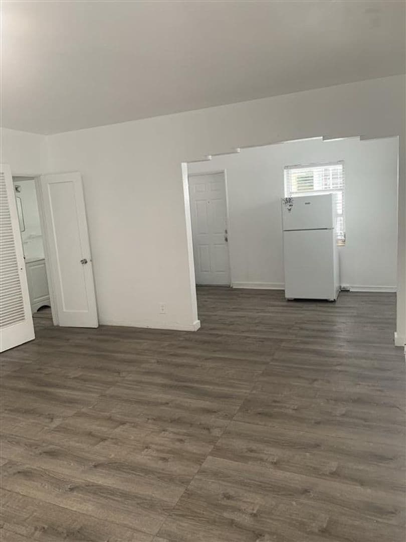 Miami Beach Apartment: 833 Meridian Avenue