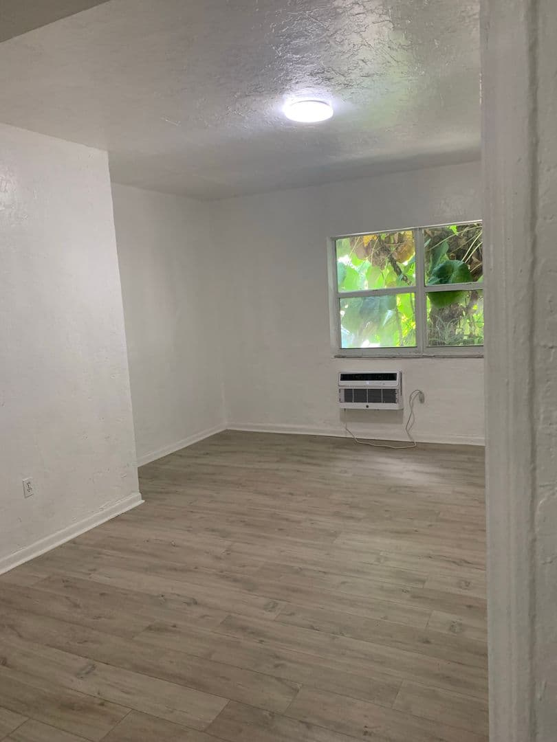 Miami Beach Apartment: 631-635-639 13th St