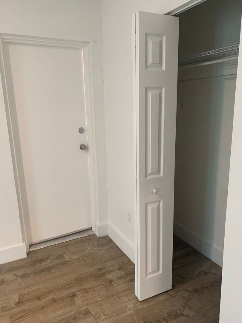 Miami Beach Apartment: 911 Michigan Avenue