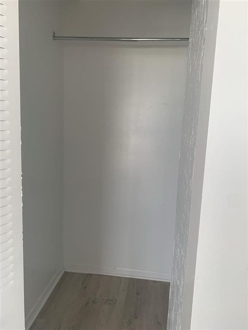Miami Beach Apartment: 800 Washington Ave