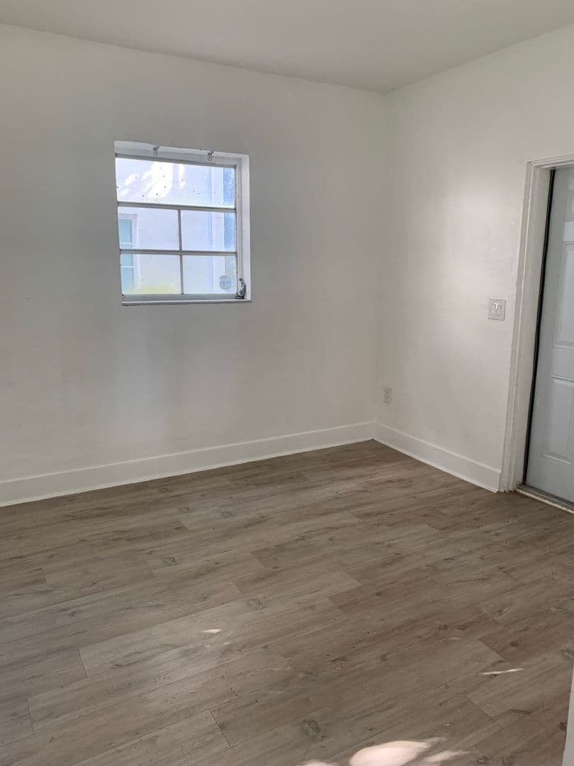 Miami Beach Apartment: 1110 Euclid Avenue