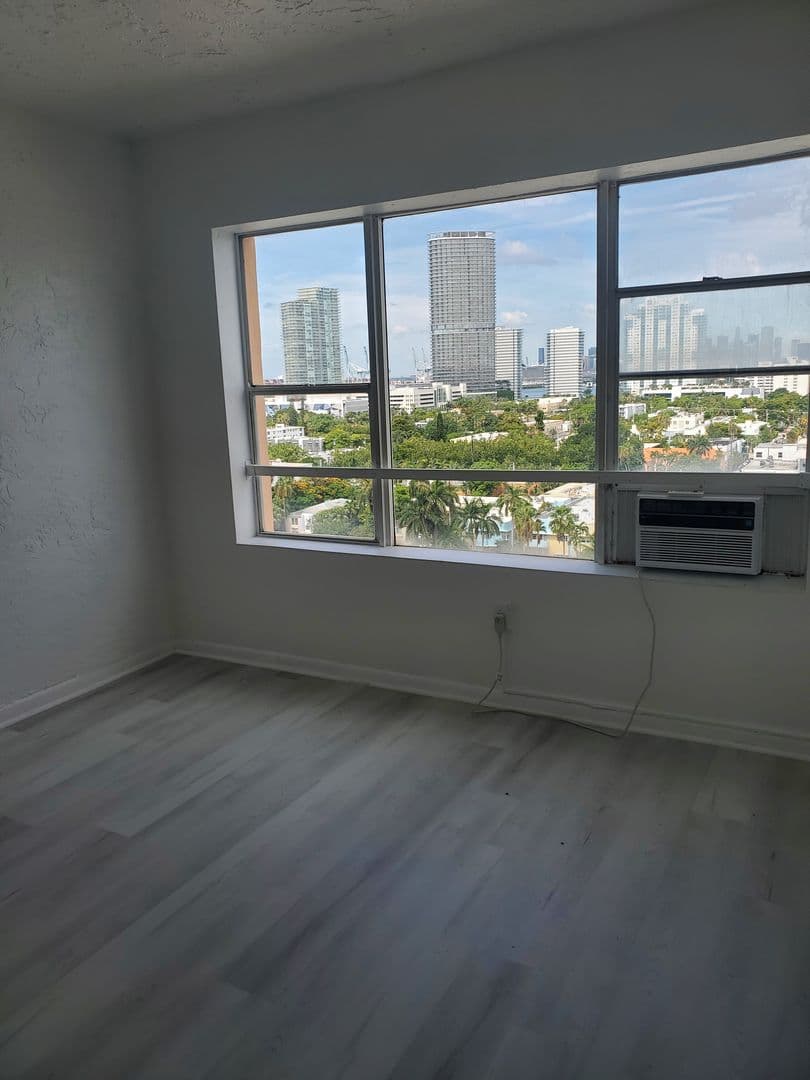 Miami Beach Apartment: 800 Washington Ave