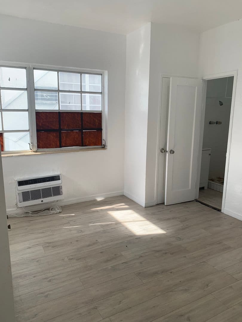 Miami Beach Apartment: 1114 Euclid Avenue