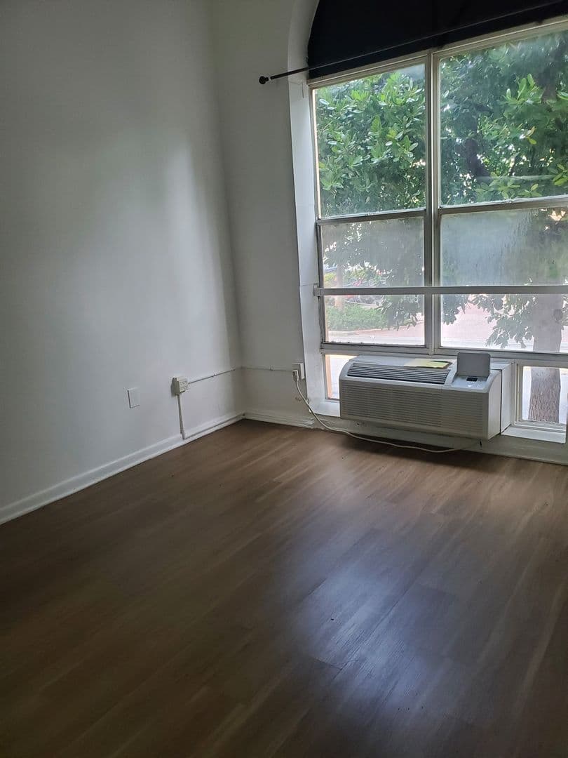 Miami Beach Apartment: 800 Washington Ave
