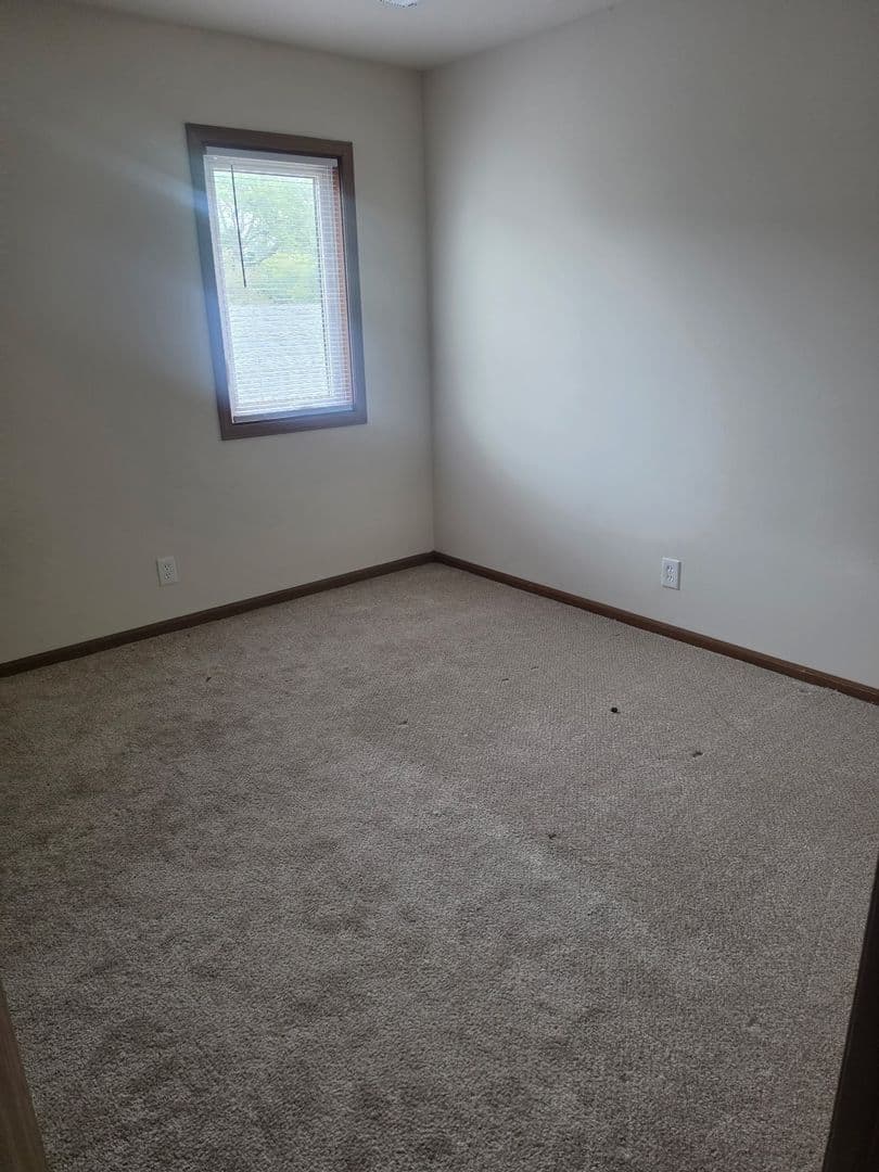 Elkhorn Apartment: 37 West Street