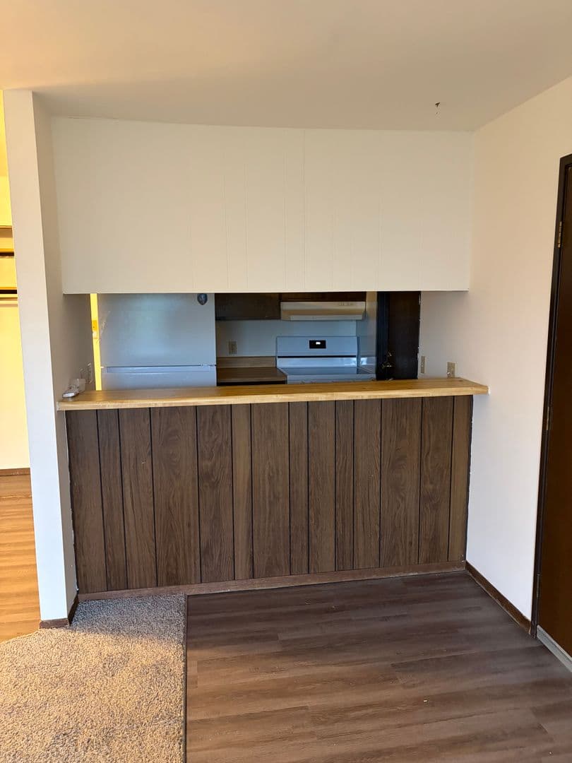 Hartford Apartment: 841 Evergreen Dr.