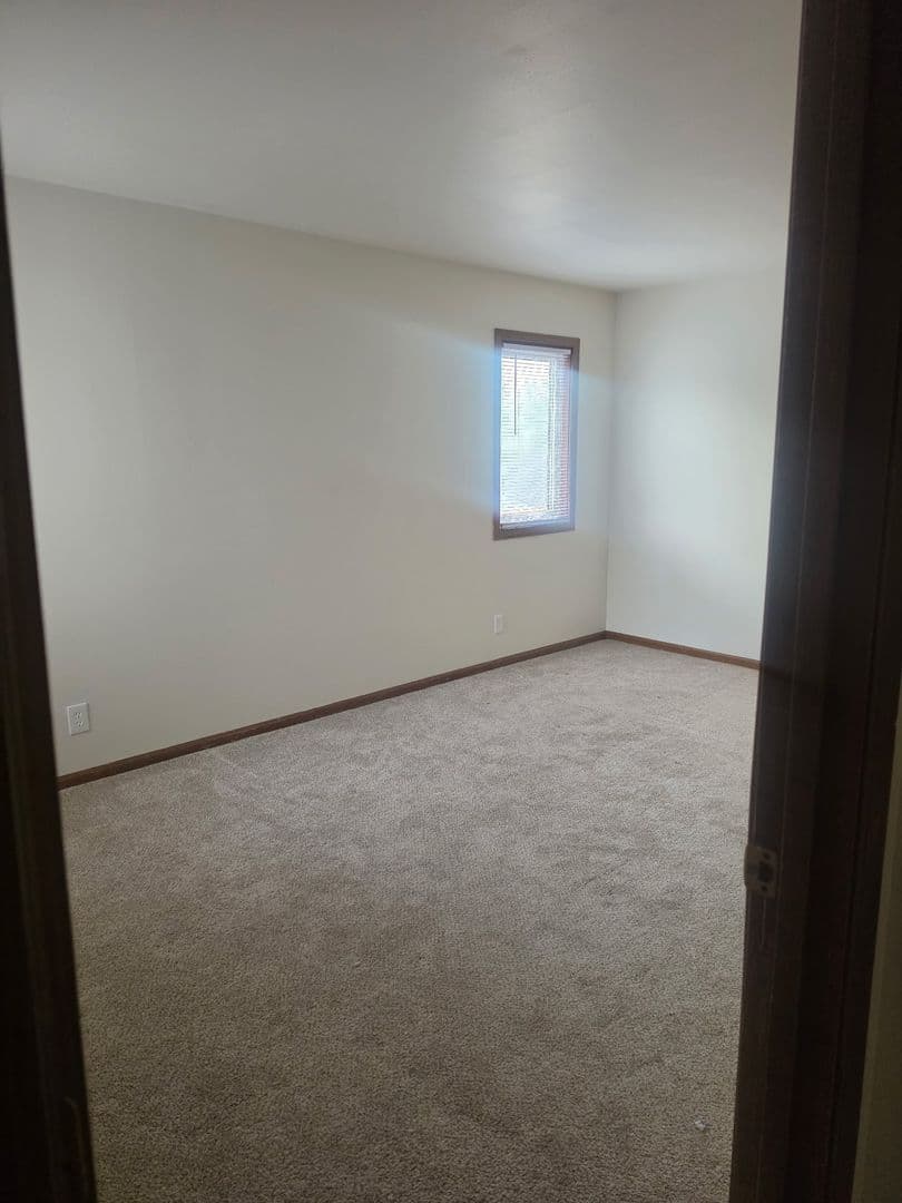 Elkhorn Apartment: 37 West Street