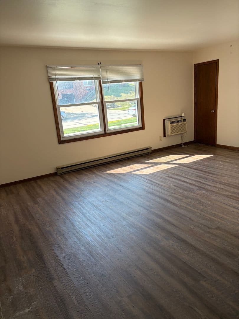 West Bend Apartment: 2024 Greentree Rd.