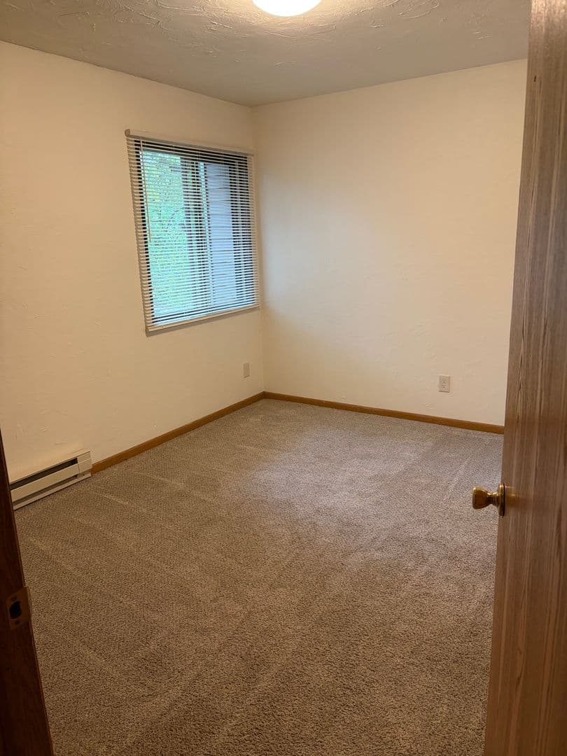 Madison Apartment: 1109 MacArthur Road
