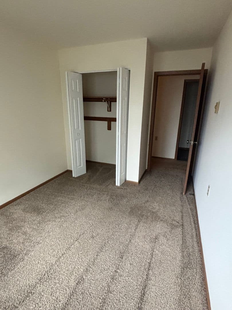 Mt Horeb Apartment: 202 North Brookwood Dr - 202