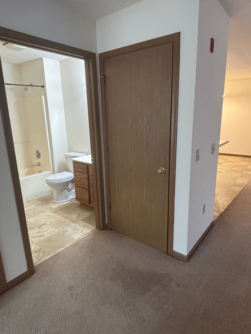 Lake Mills Apartment: 325 Prairie Avenue