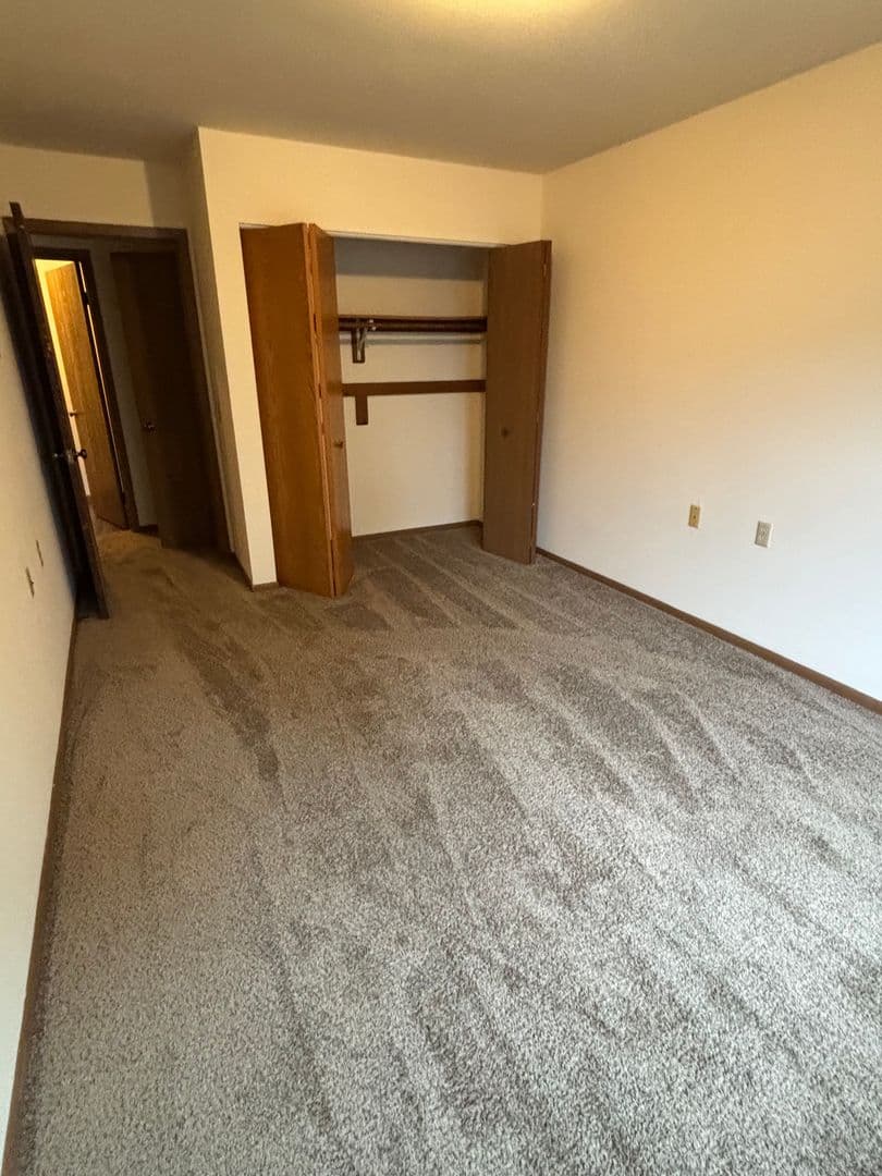Mt Horeb Apartment: 202 North Brookwood Dr - 202