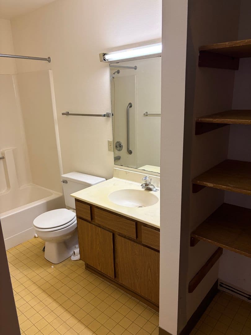 Deerfield Apartment: 217 Liberty St.