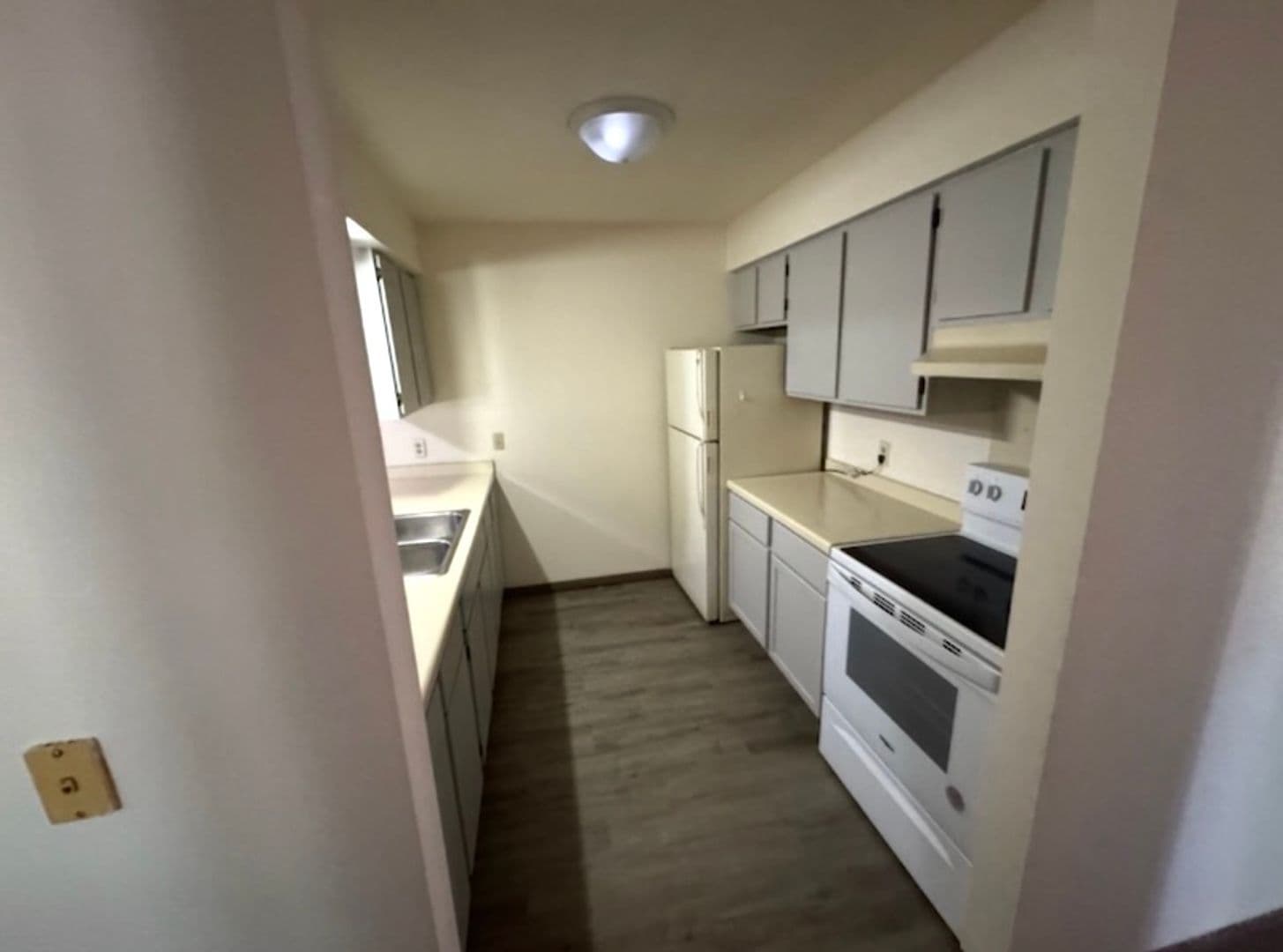 Camp Douglas Apartment: 789 Nelson Valley