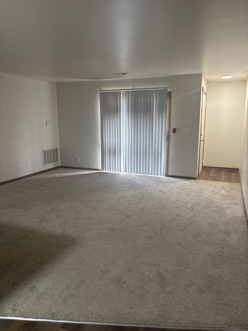 Elkhorn Apartment: 37 West Street