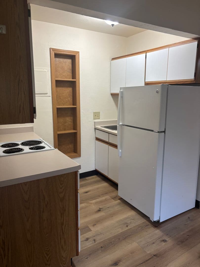 Madison Apartment: 1121 MacArthur Road