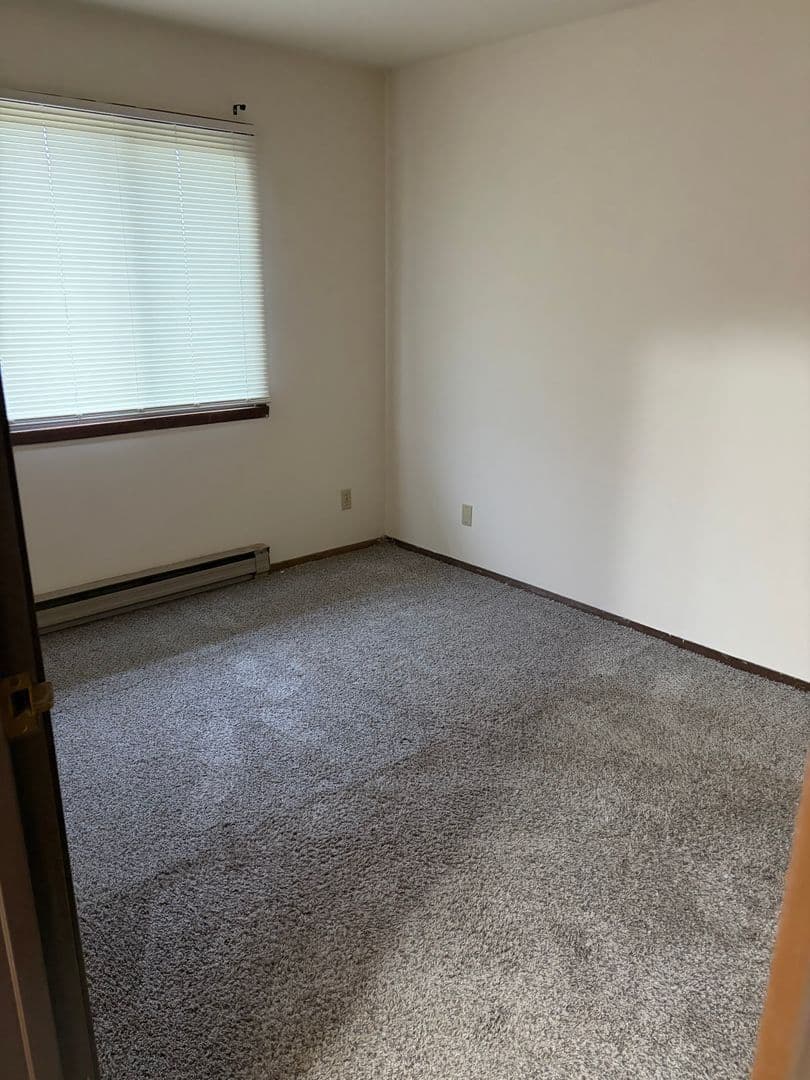 Hartford Apartment: 841 Evergreen Dr.