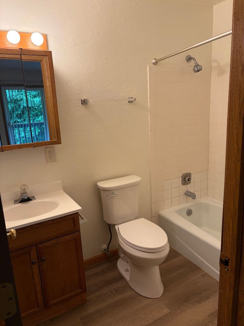 Madison Apartment: 1109 MacArthur Road
