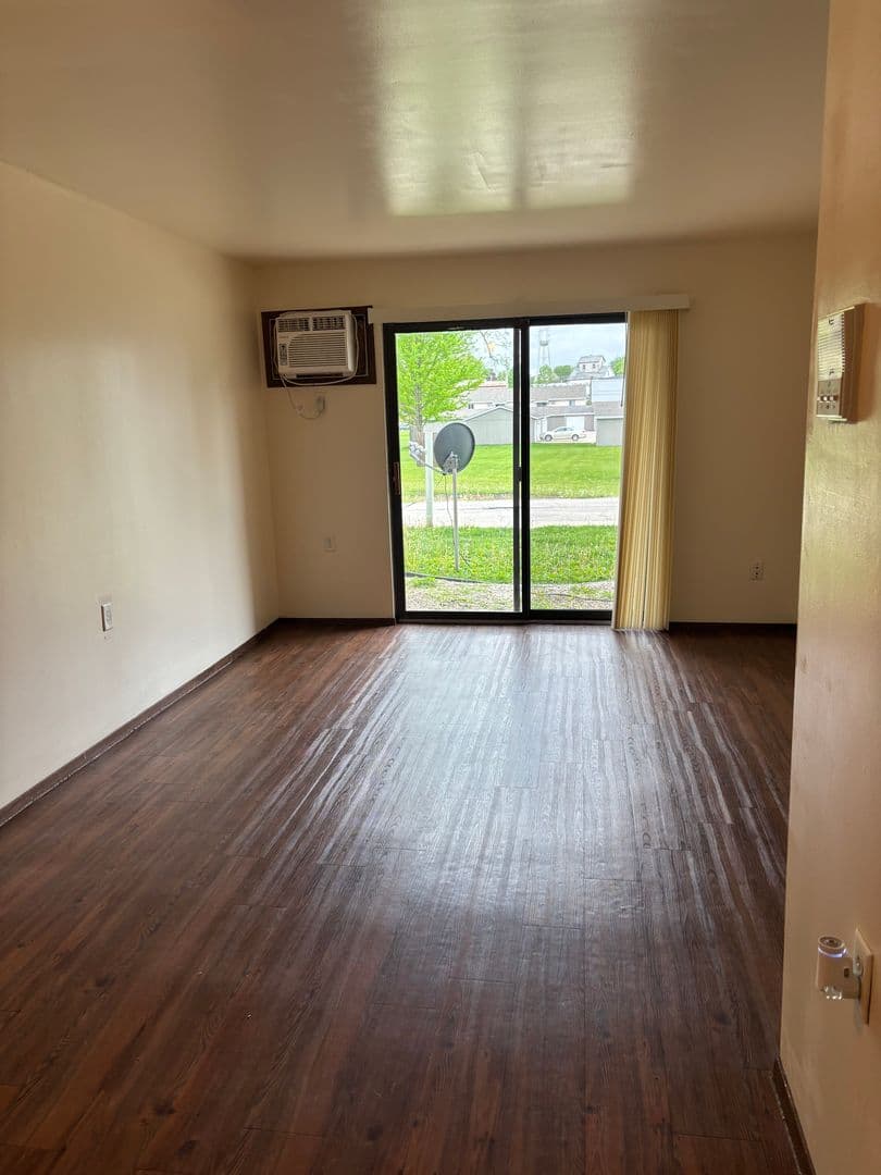 Lomira Apartment: 465 Main Street