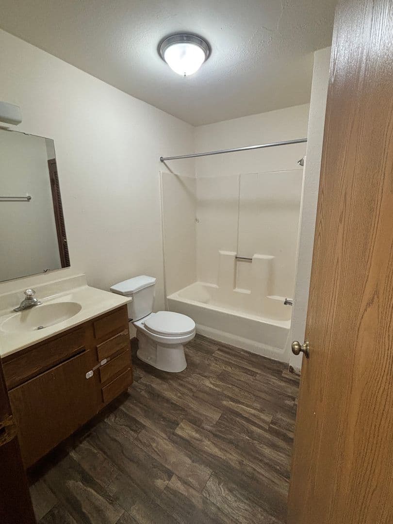 Fox Lake Apartment: 202 Booth St.