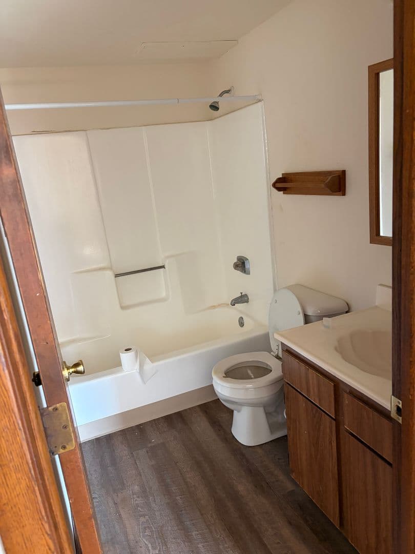 West Bend Apartment: 2024 Greentree Rd.