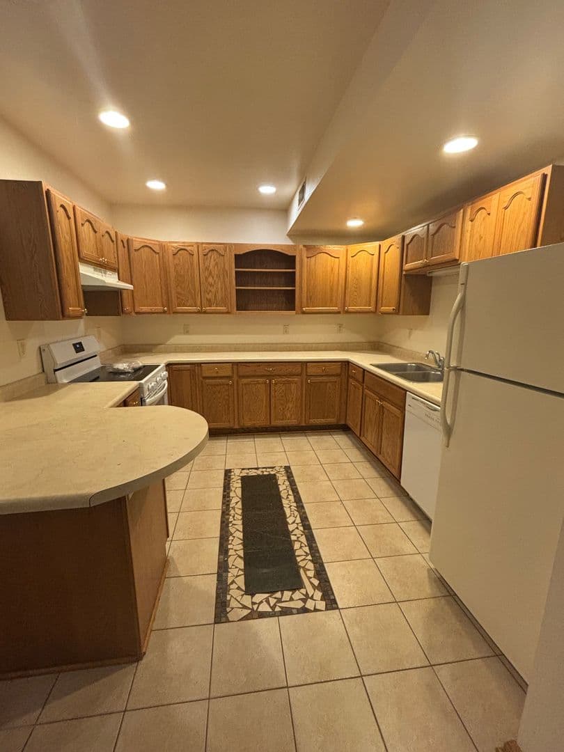 Juneau Apartment: 307 N Main St.