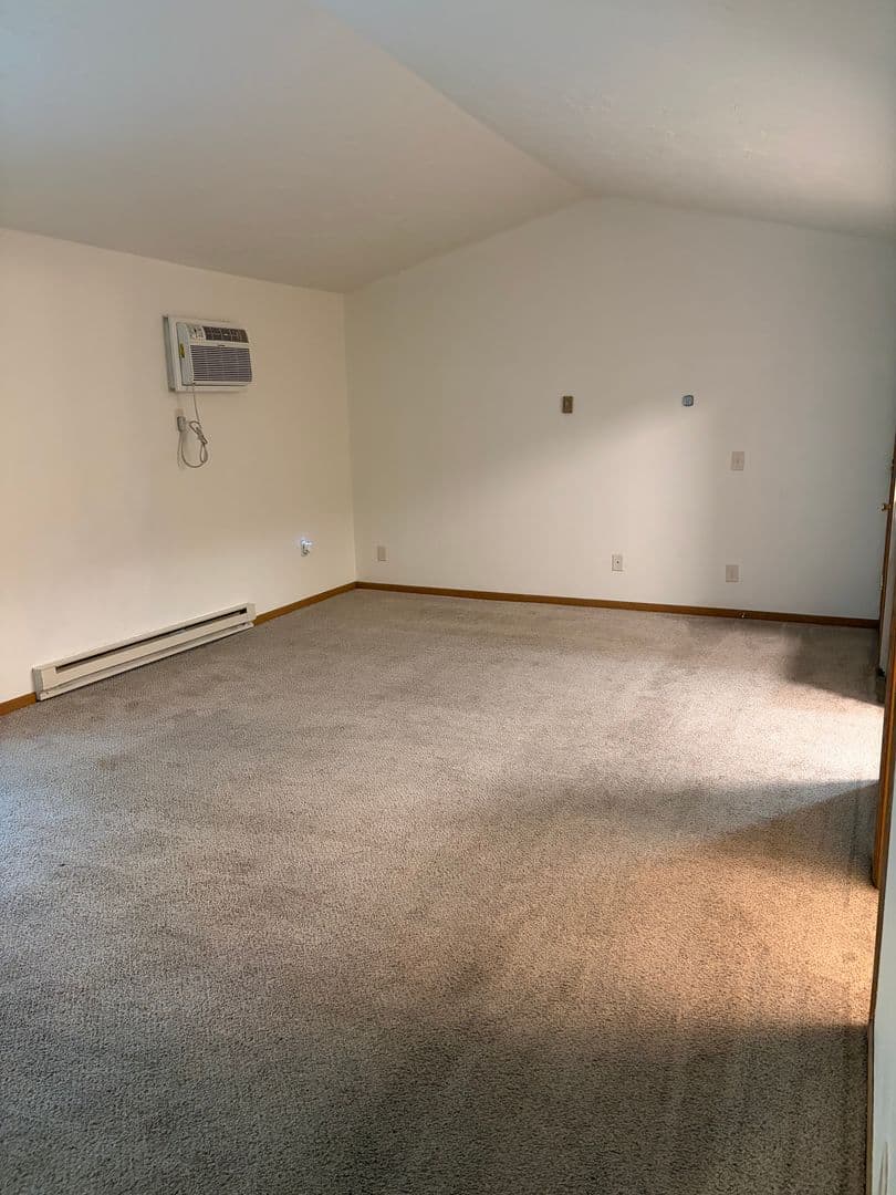 Madison Apartment: 1109 MacArthur Road