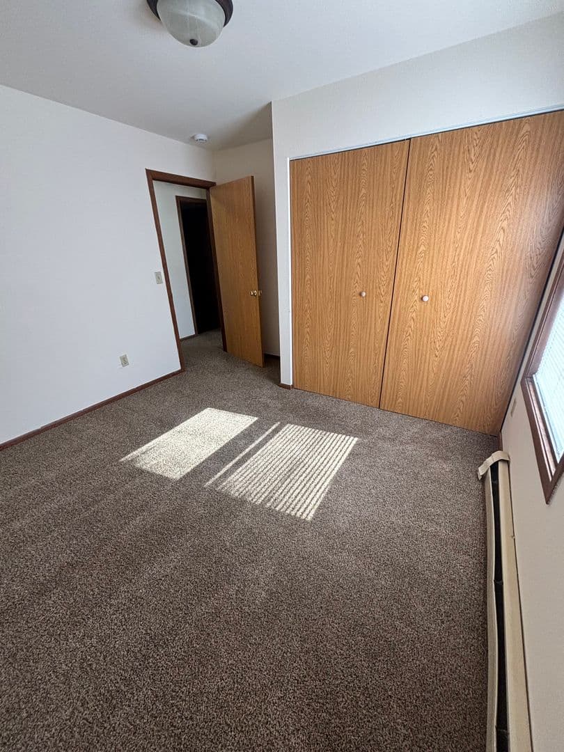 Fox Lake Apartment: 202 Booth St.