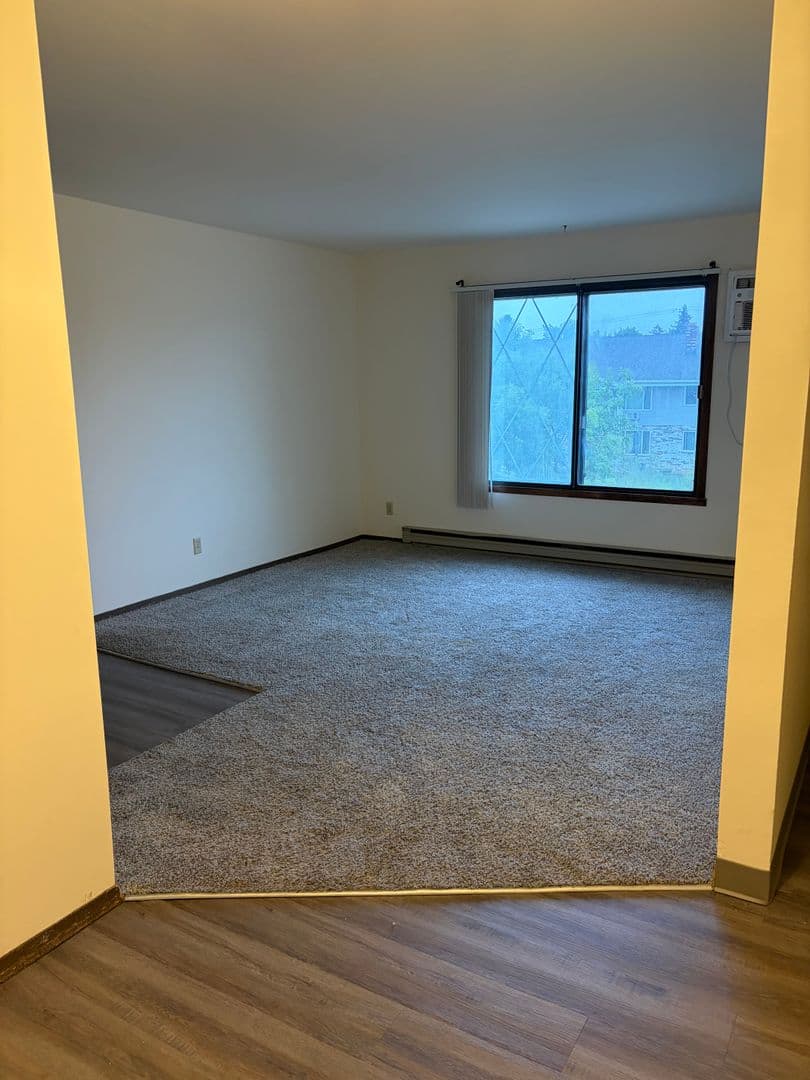 Hartford Apartment: 841 Evergreen Dr.