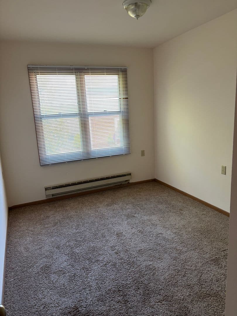 Mt Horeb Apartment: 202 North Brookwood Dr - 202