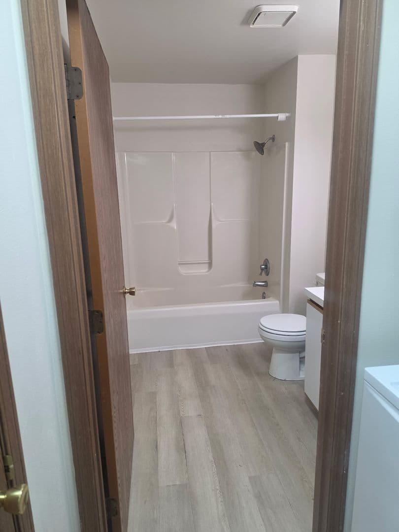 Elkhorn Apartment: 37 West Street