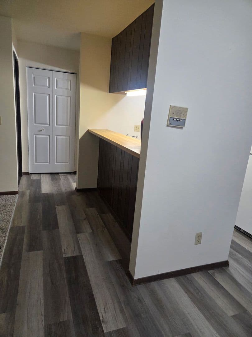 Hartford Apartment: 827 Evergreen Dr.