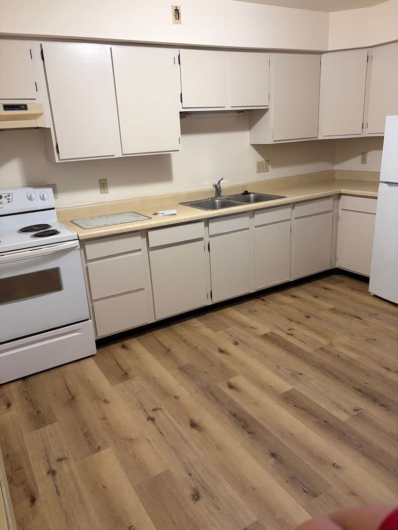 Mt Horeb Apartment: 220 North Brookwood Dr