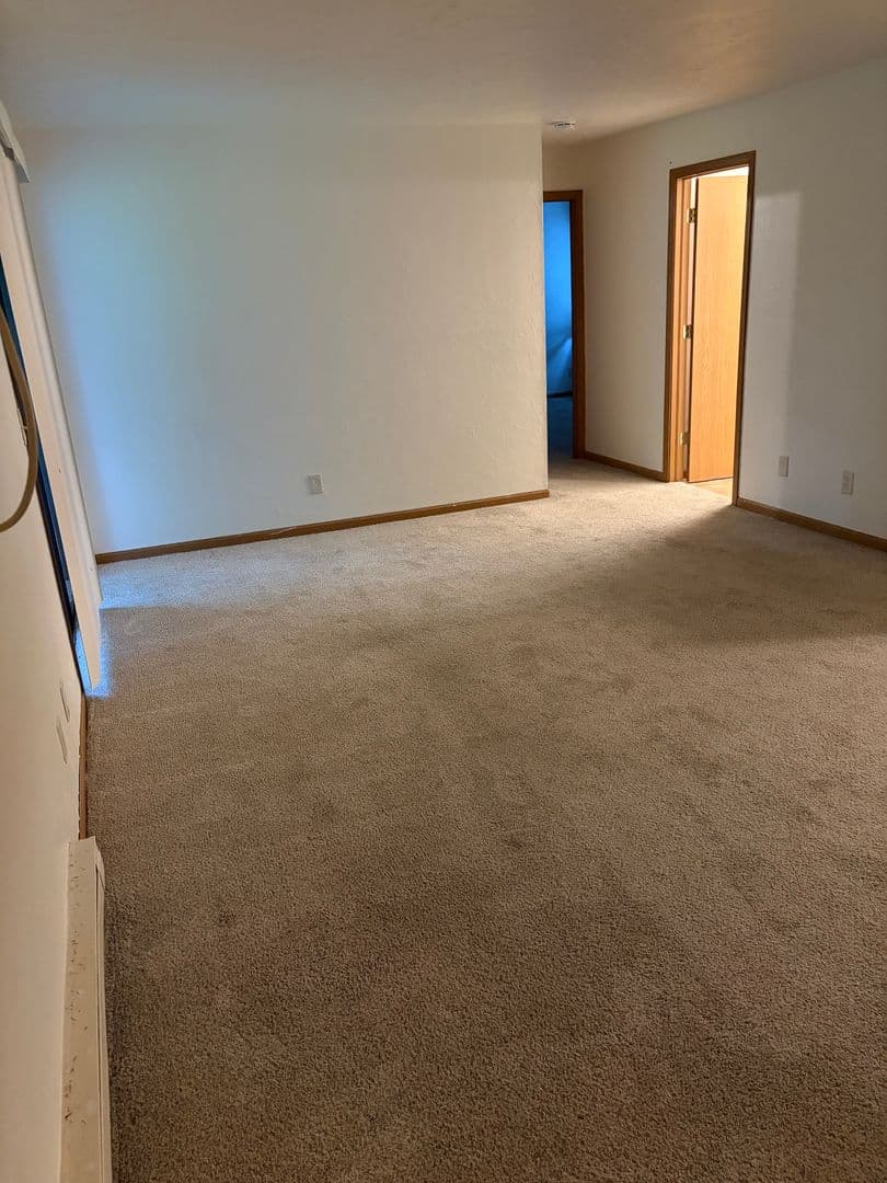 Madison Apartment: 1101 MacArthur Road