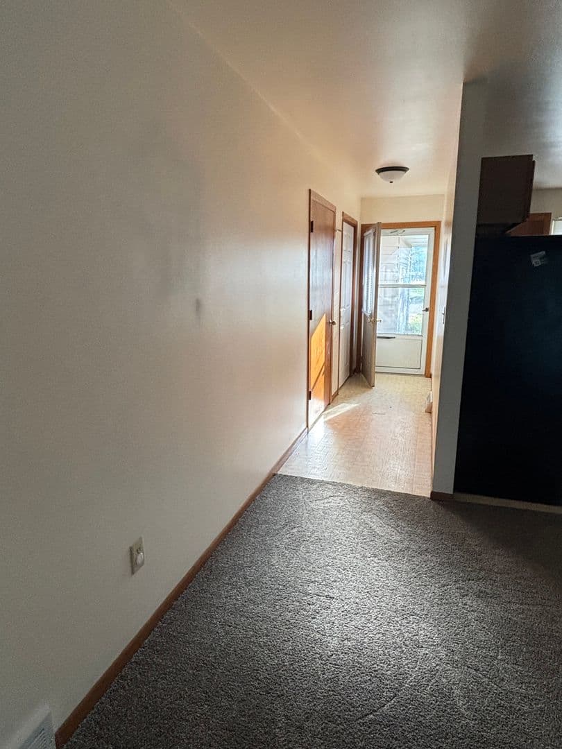 Horicon Apartment: 1022 Main St