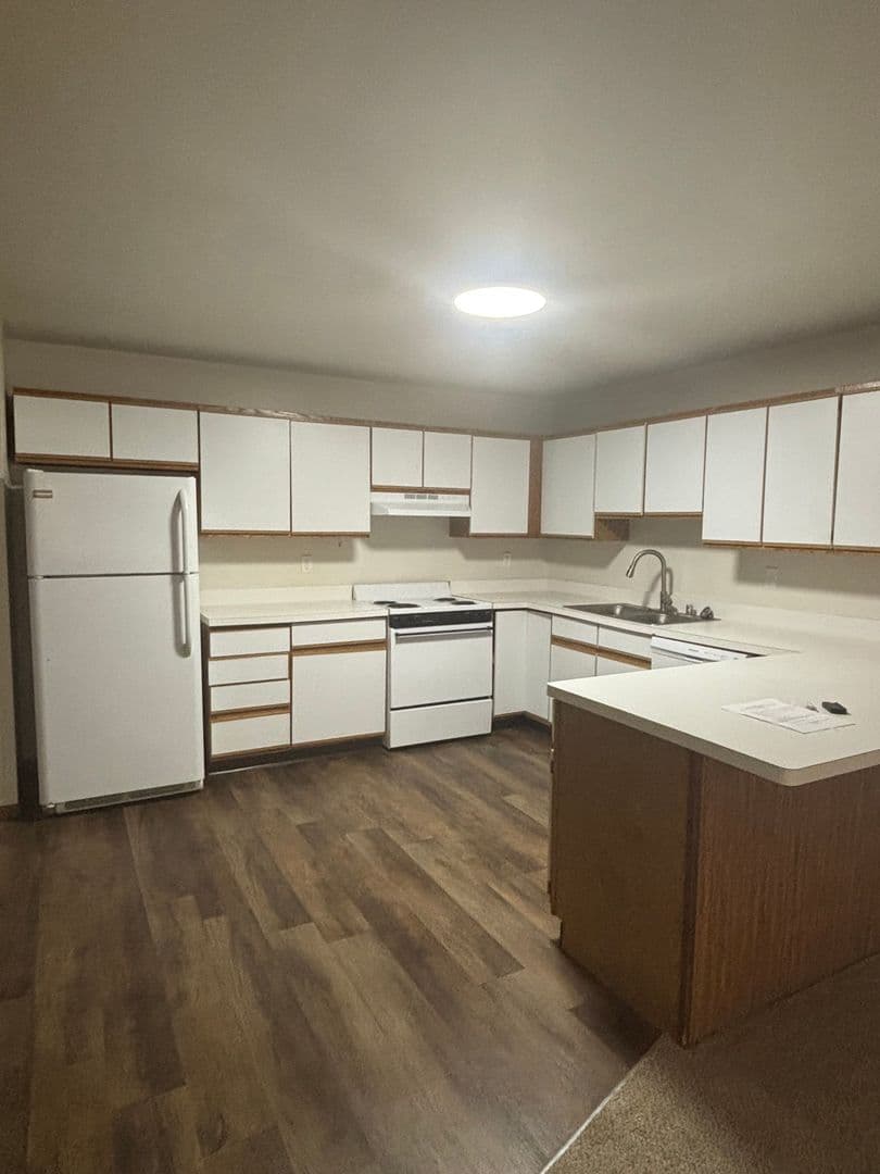 Elkhorn Apartment: 37 West Street