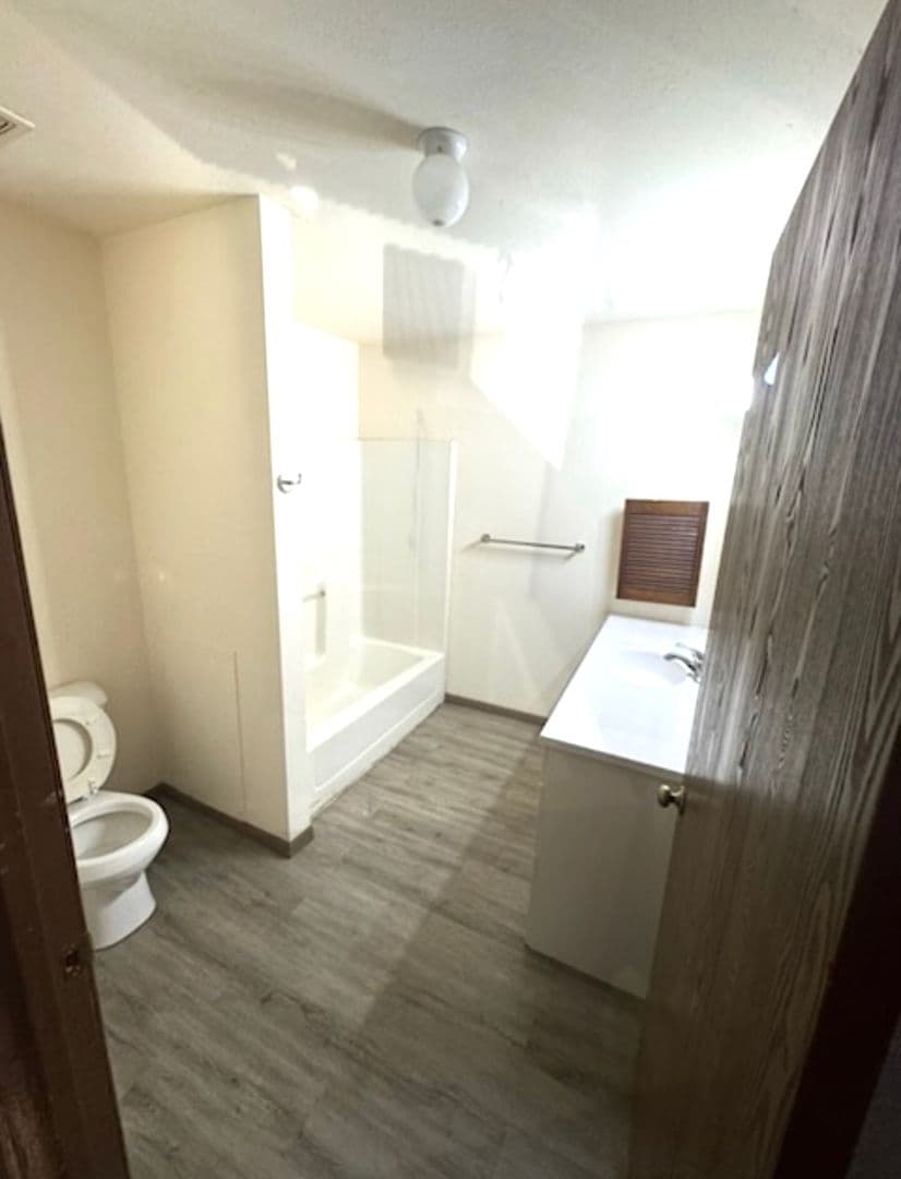 Camp Douglas Apartment: 789 Nelson Valley