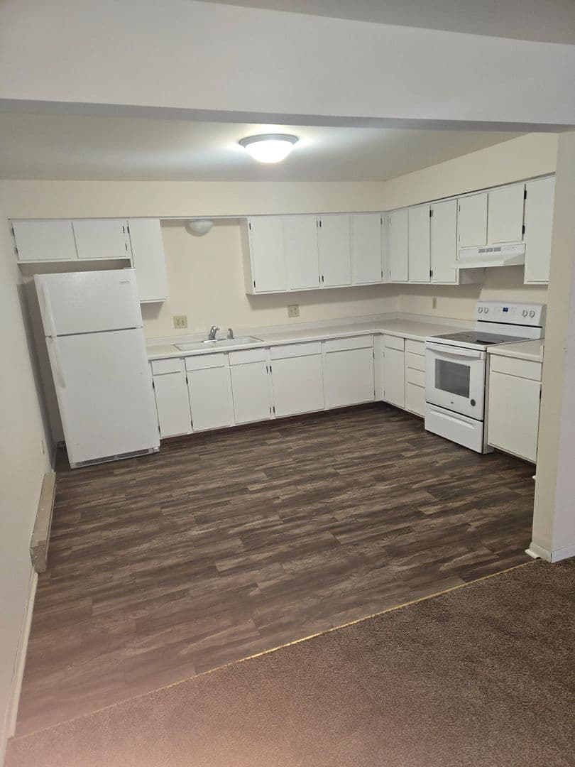 West Bend Apartment: 2024 Greentree Rd.