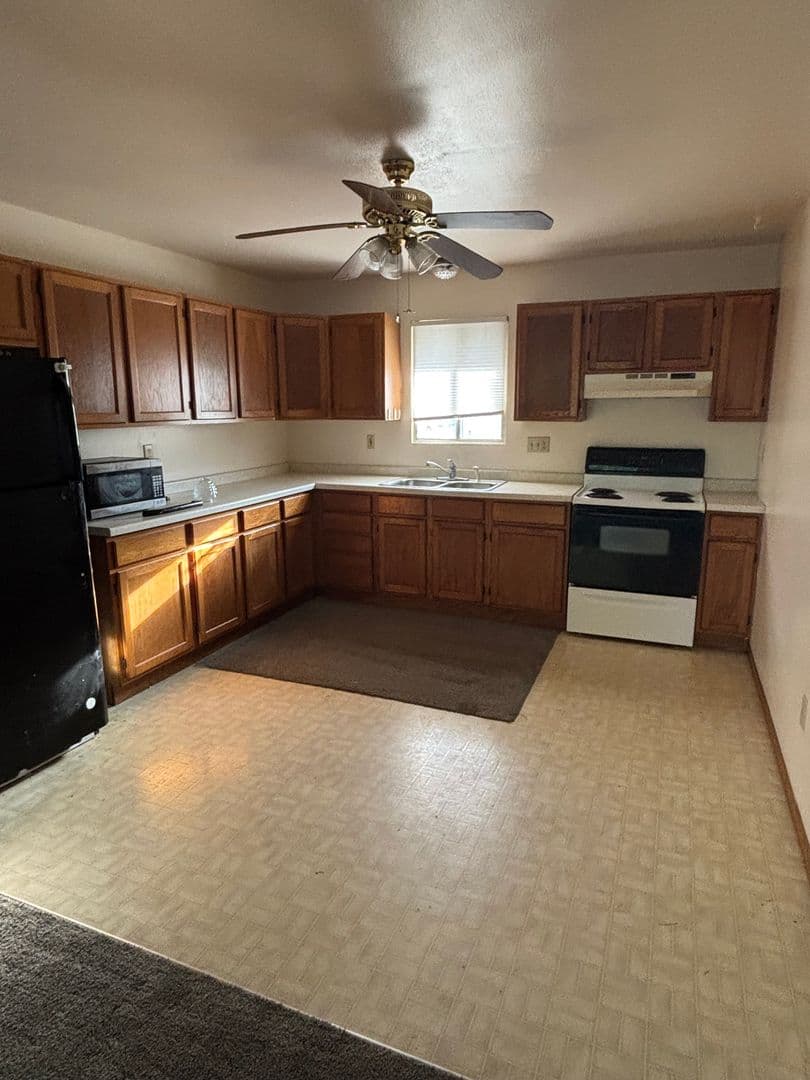 Horicon Apartment: 1022 Main St